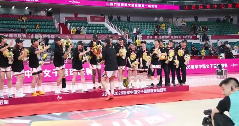 高颂：五场鏖战拿下冠军 感恩同行的队友 我们是冠军🏆🏆🏆